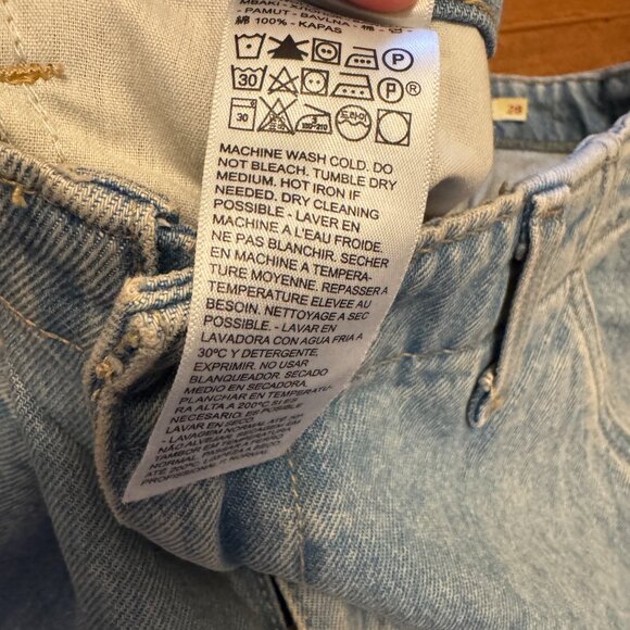 EUC Levi’s '94 Baggy Cargo Jeans – Size 28 - Picture 6 of 11